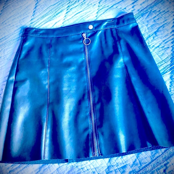 JACQUELINE DE YONG Black Leather Mini Skirt - Picture 4 of 5